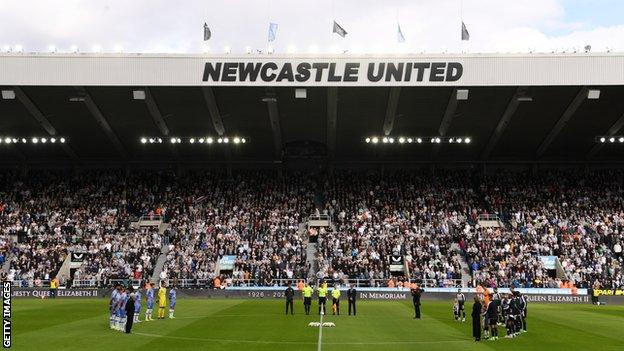 Newcastle and Bournemouth players pay tribute to Queen Elizabeth II