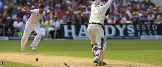 Mark Wood bowls Nathan Lyon