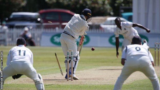 Matt Henry lost his leg stump to Keith Barker fourth ball, but later hit back with two wickets in three deliveries