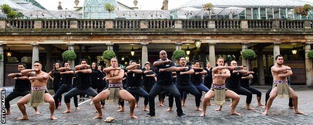 Jonah Lomu takes part in a haka in Covent Garden ahead of the World Cup