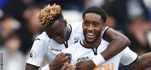 Leroy Fer is congratulated by Tammy Abraham