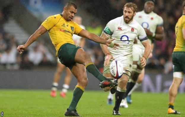 Chris Robshaw charges towards a kicking Kurtley Beale