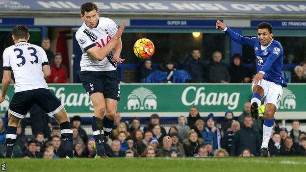 Aaron Lennon scores against Tottenham