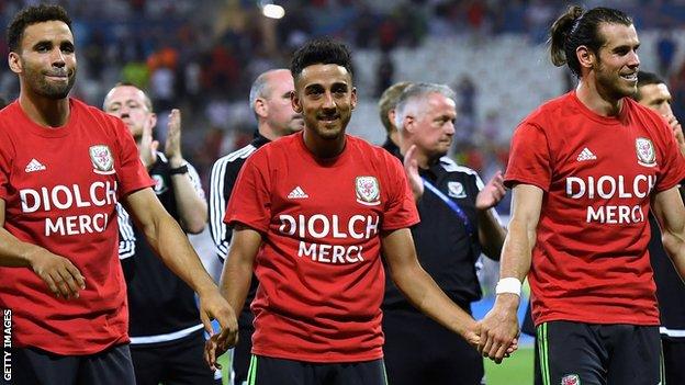 Welsh players salute fans