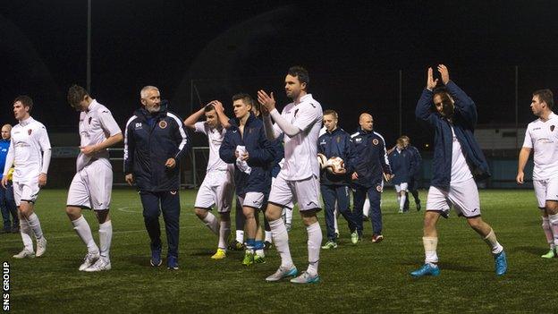 East Kilbride drew 2-2 at Stenhousemuir in the third round of he Scottish Cup