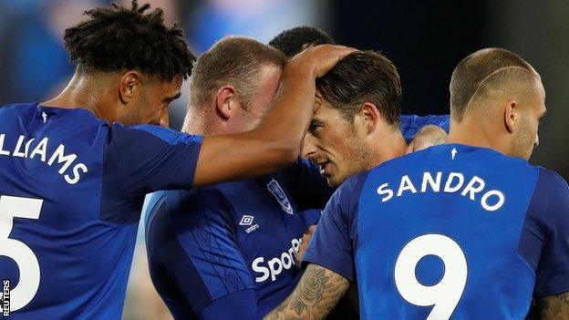 Everton celebrate Leighton Baines' goal