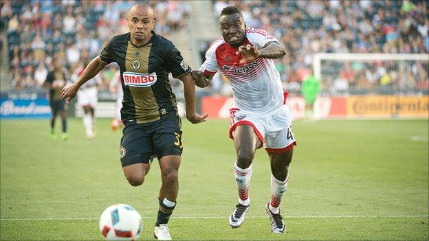 DC United Forward Alhaji Kamara (right)