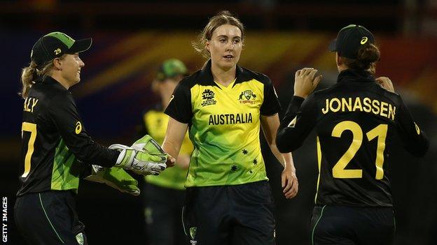 Tayla Vlaeminck is congratulated by Alyssa Healy and Jess Jonassen