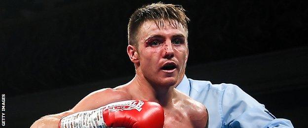 Harris landed two decisive body shots on Barnes