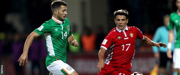 Wes Hoolahan battles with Moldova's Gheorghe Andronic in Sunday's World Cup qualifier