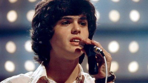 Mae Donny Osmond yn dod ac mwy o atgofion da yn ôl i Nia na Van Halen!