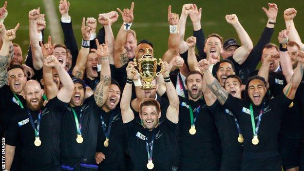 New Zealand raise the 2015 World Cup trophy