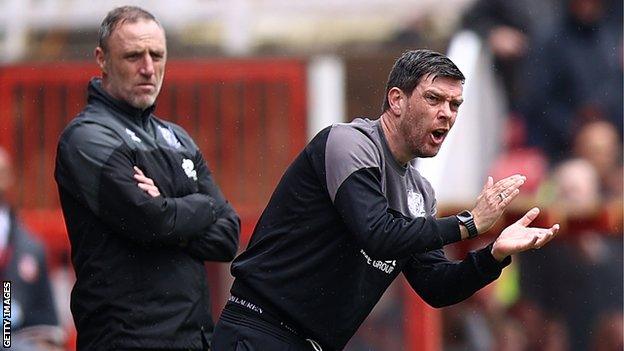 Port Vale boss Darrell Clarke (right)