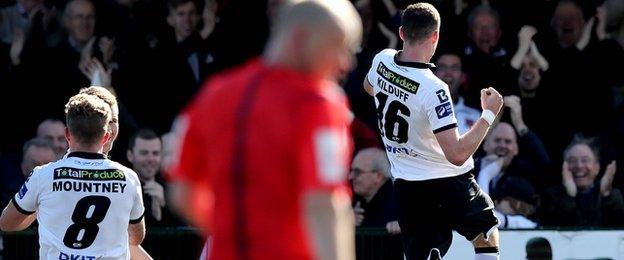 Ciaran Kilduff celebrates after putting Dundalk 2-0 ahead against Derry City