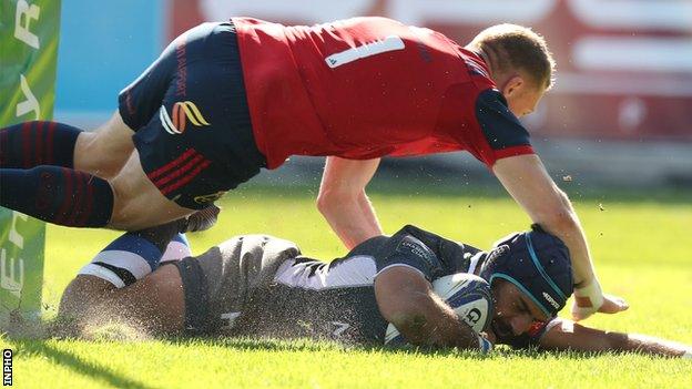 Castres centre Robert Ebersohn scored the opening try after intercepting a loose pass