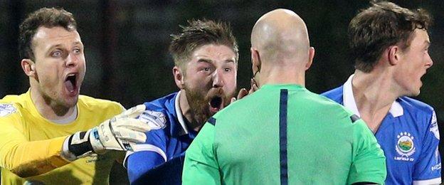 Linfield's players protested about the decision to award Portadown's a first-half penalty