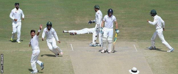 Yasir Shah of Pakistan successfully appeals for the wicket of Jos Buttler