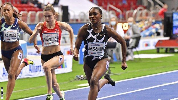 Dina Asher-Smith in action in Dusseldorf