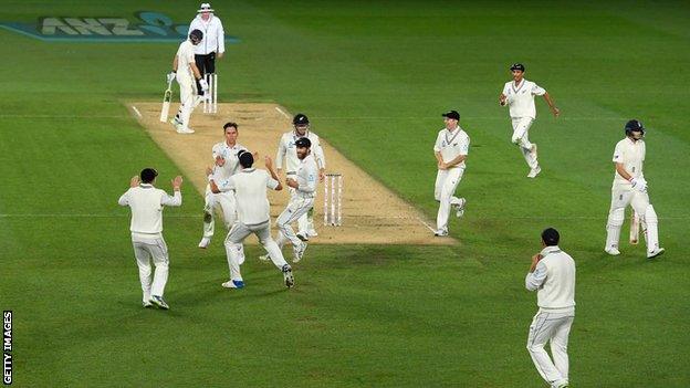 New Zealand celebrate Joe Root's wicket