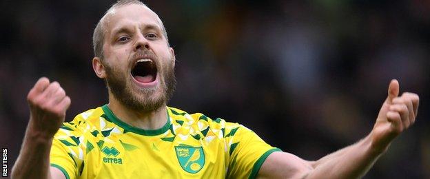 Teemu Pukki celebrates