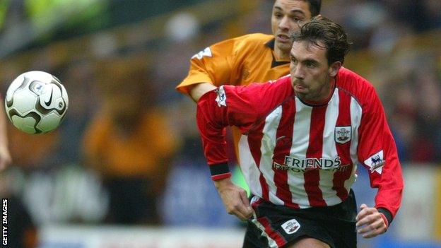 Claus Lundekvam in action for Southampton