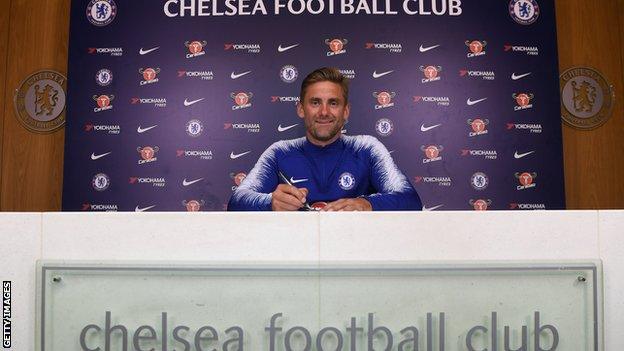 Robert Green signing a Chelsea contract