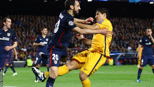 Barcelona's Luis Suarez appears to kick Aletico Madrid defender Juanfran