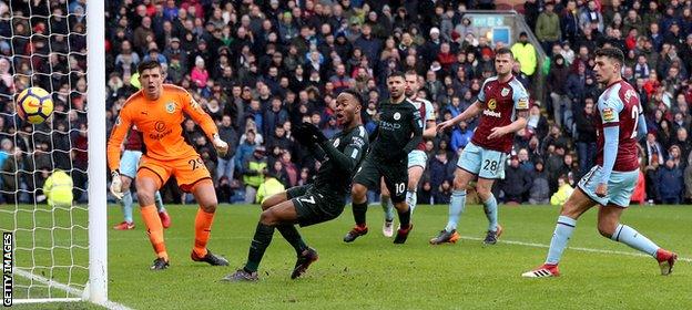 Raheem Sterling misses from close range