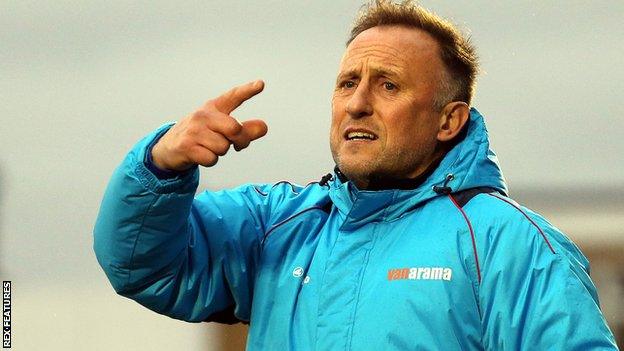 Mark Yates managing Solihull Moors