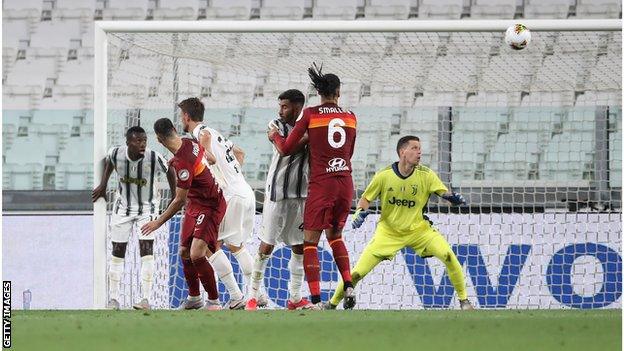 Nikola Kalinic scores for Roma