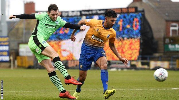 Drey Wright (left) is moving to McDiarmid Park over the summer