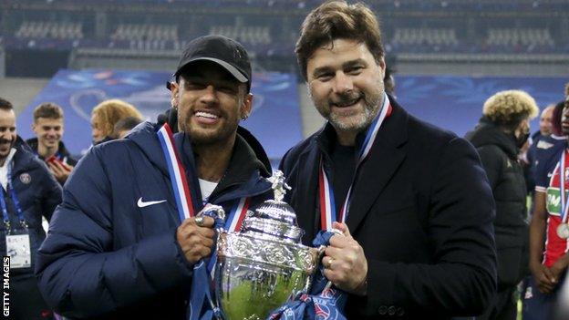 Mauricio Pochettino and Neymar hold up the French Cup