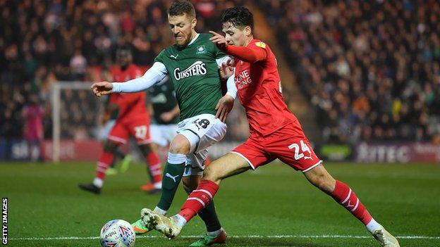 Leyton Orient have signed defender Rob Hunt whose played for Swindon Town since 2019