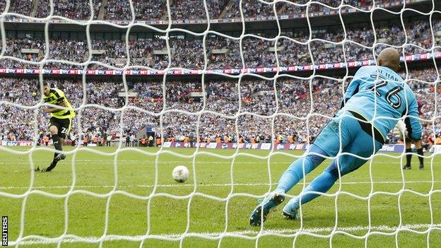 Christopher Schindler scores the winning penalty for Huddersfield