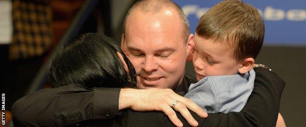 Stuart Bingham, wife Michelle and son Shea