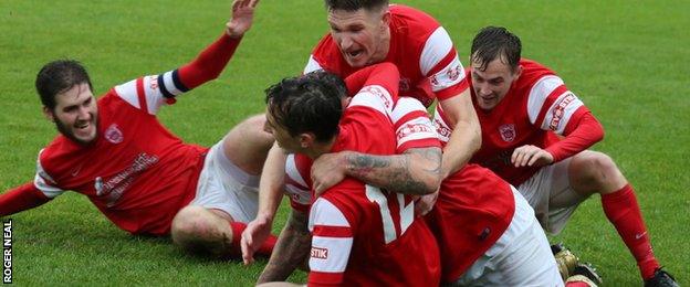 Didcot celebrate against Brentwood