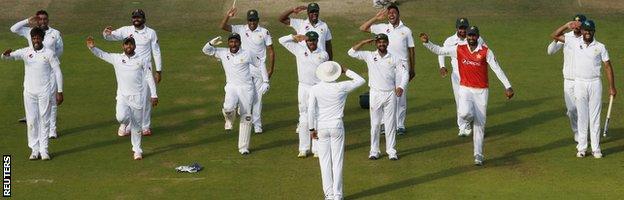 Pakistan celebrate their Test victory with a salute, led by Younus Khan