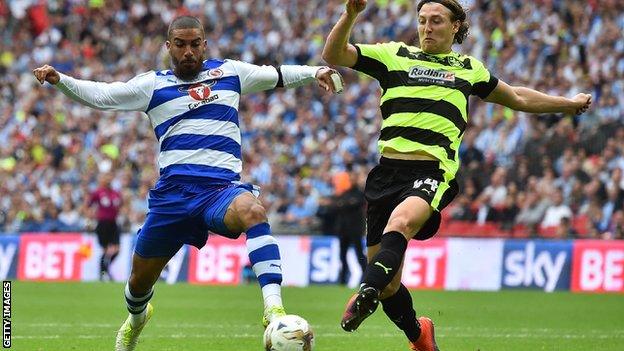 Lewis Grabban tussles with Michael Hefele