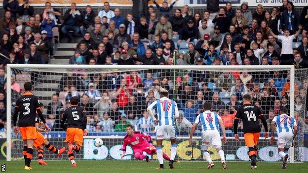 Fernando Forestieri scores a penalty