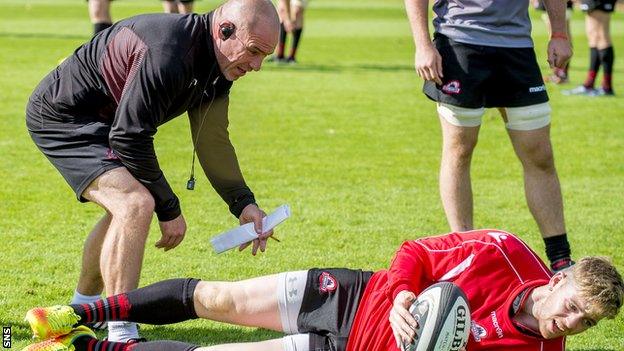 Richard Cockerill dispenses some advice to Glenn Bryce at Edinburgh training