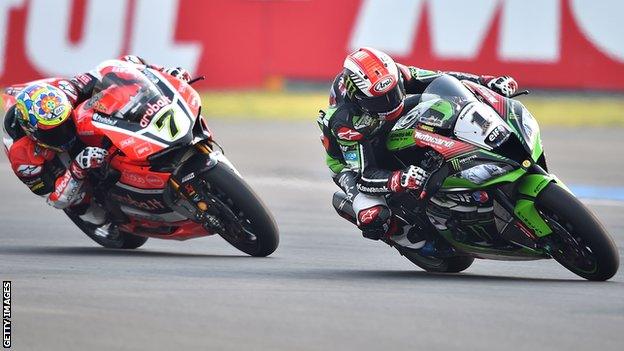 Chaz Davies (left) and Jonathan Rea