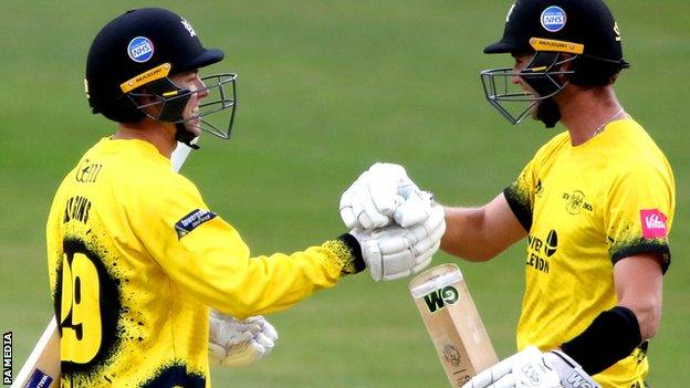 Ryan Higgins and Ian Cockbain celebrate for Gloucestershire