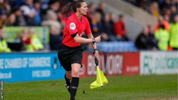 Natalie Aspinall officiating a game in the English Football League