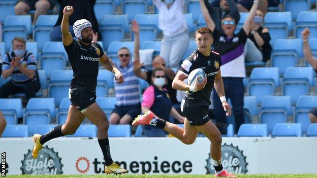 Henry Slade scores Exeter's fourth try against Newcastle