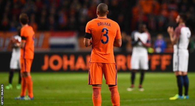 Johan Cruyff tribute during Netherlands v France