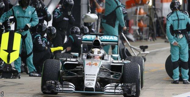 Lewis Hamilton pit-stop