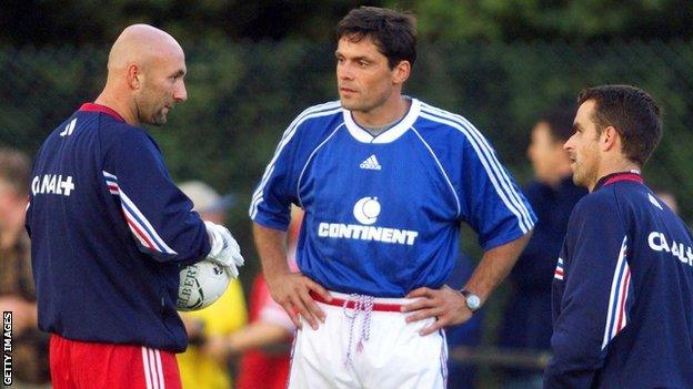 Bruno Martini (centre) alongside Fabien Barthez (left)