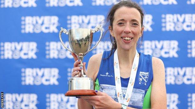 Fionnuala Ross with the Irish women's marathon title trophy