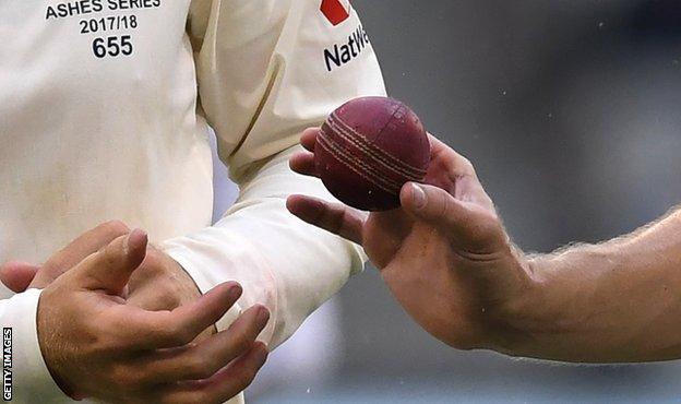 Joe Root and Chris Woakes inspect the ball