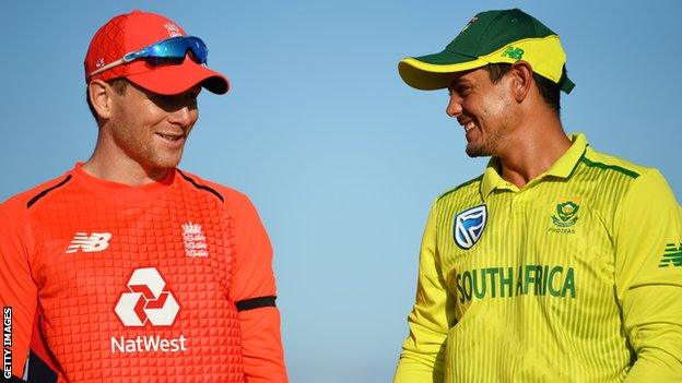 England captain Eoin Morgan with South Africa captain Quinton de Kock